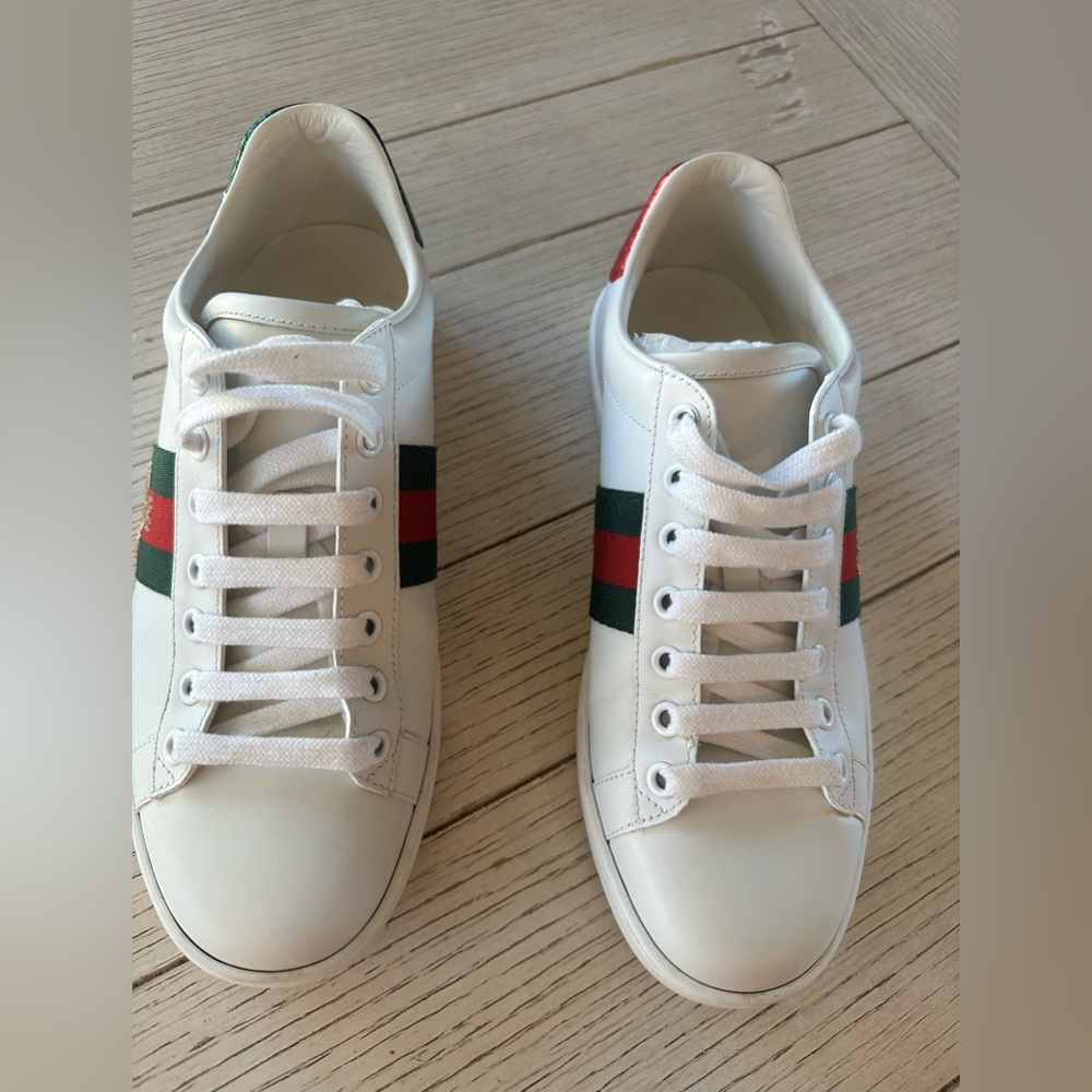 Women’s ace sneaker with bee, size 37/ 7 US - Picture 2 of 11